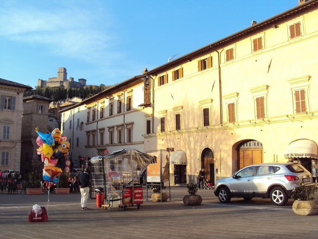 Appartamenti Piazza Santa Chiara Assisi Ngoại thất bức ảnh