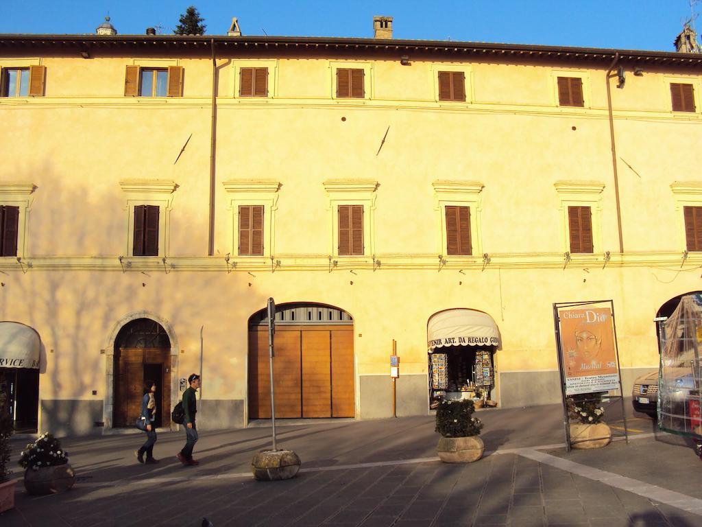Appartamenti Piazza Santa Chiara Assisi Ngoại thất bức ảnh